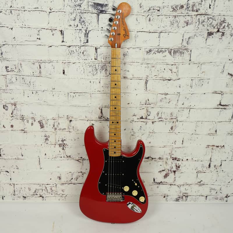 Fender Stratocaster 1972 Refinished Red - Very Good