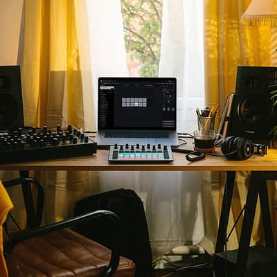 Novation Circuit Rhythm Groovebox Workstation with Standalone Sampler Bundle with Studio Pro Monitor Headphones, 32GB Memory Card, and 2x MIDI Cable image 7