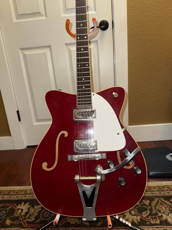 1966–67 Martin GT-75 Burgundy finish.  Comes/w Carrying case– All Original w/ DeArmond Pickups & Bigsby image 1