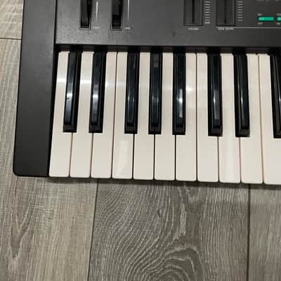 Yamaha DX 27 image 2