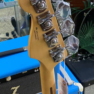 Fender Player II Jazz Bass Maple Fingerboard | Coral Red image 6