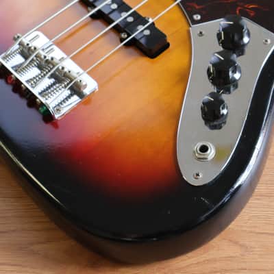 2005 Fender USA American Standard Jazz Bass (Three-Tone Sunburst) image 3
