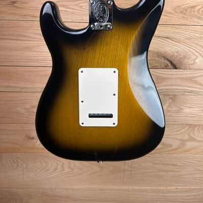 Fender 50th Anniversary Stratocaster 2004 - 2-Tone Sunburst image 4