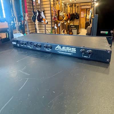 Alesis QuadraVerb GT 20k Bandwidth Simultaneous Guitar Effects Processor 1990s - Black image 2