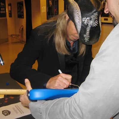 Fender Stratocaster - Signed by Toby Keith, Carrie Underwood, Blake Shelton & 20+ More Country Music Stars image 8
