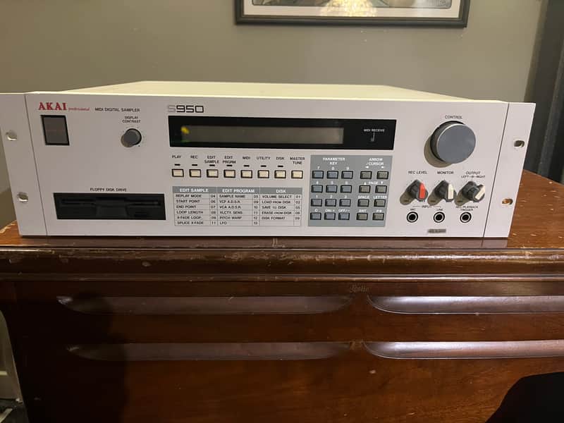 Akai S950 MIDI Digital Sampler 1988 - White image 1