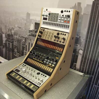 Korg Volca Quad Stand in MDF for Bass, Beats, Keys, FM, Sample, Kick