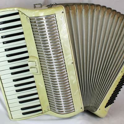 7765 - Cream Salanti Mod.145 Piano Accordion LM 41 120 image 1