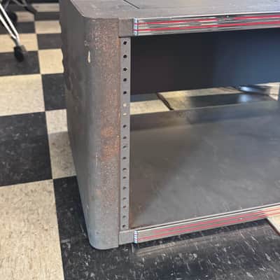 Shure 6 space 19” rack case Mid-Century image 3
