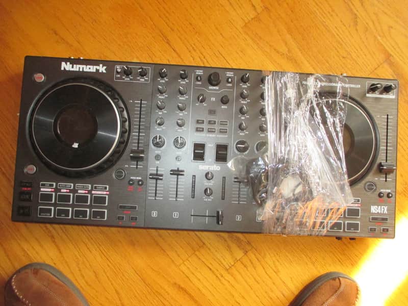Numark NS4FX