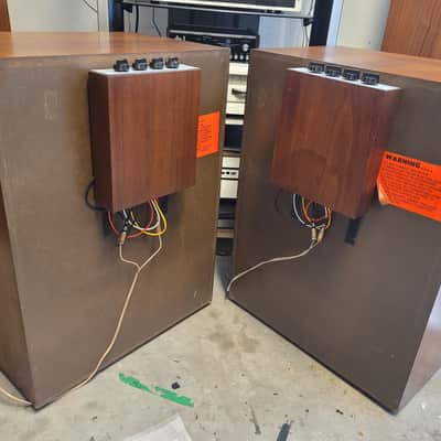 KLH Model 12 1968 Walnut image 9