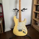 Fender Deluxe Roadhouse Stratocaster with Maple Fretboard 2014 - 2015 - Vintage White