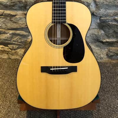Martin 00-18 Standard Series 2025 - Natural image 1
