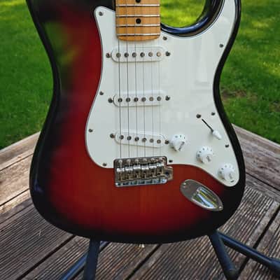Fender Stratocaster 2003 - 3-Tone Sunburst / Maple Neck image 6