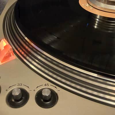 Technics SL-1600 1980 - Silver image 11