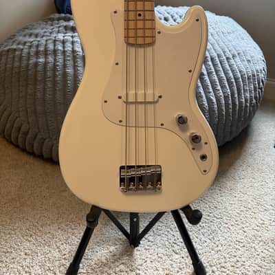 Squier Squier Sonic Bronco Bass - Arctic White with Maple Fingerboard 2023 image 3