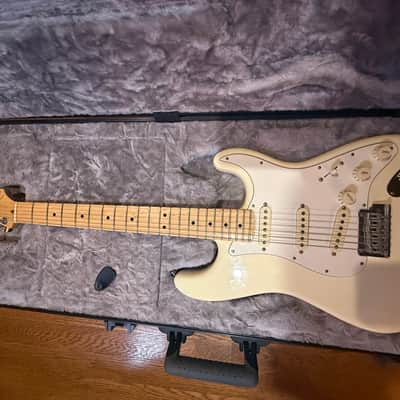 Fender American Professional Stratocaster with Maple Fretboard 2017 - 2019 - Natural image 5