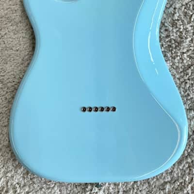 Mint Fender Limited Tom Delonge Blink 182 Stratocaster w/Bag, Daphne Blue 7.5lbs! image 4
