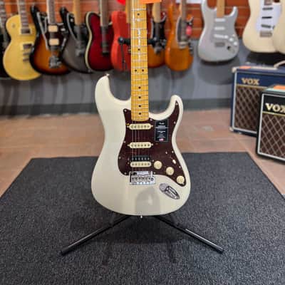 Fender American Professional II Stratocaster HSS with Maple Fretboard 2020 - Present - Olympic White image 1