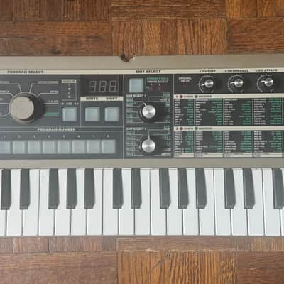 Korg MicroKORG 37-Key Synthesizer/Vocoder 2002 - 2019 - Silver image 1