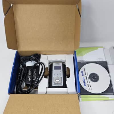 Roland Edirol R-09 24-Bit Wave/MP3 Portable Voice Recorder Complete Japan image 4