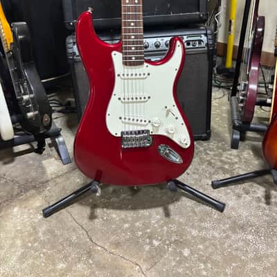 Fender Standard Stratocaster with Maple Fretboard 1998 - 2005 - Candy Apple Red image 4