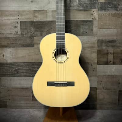 Alvarez Regent RC26 Classical Guitar w/ Deluxe Gig Bag (RC26) image 2