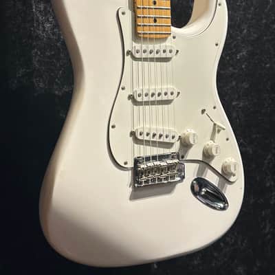 Fender Player Stratocaster Maple Fretboard 2018 Polar White MIM Electric Guitar image 3
