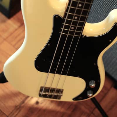 Greco Fujigen Spacy Sound 1980 Vintage White P Bass w/Fender Gig Bag image 3