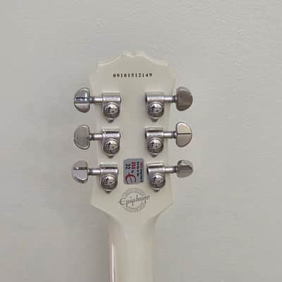 Epiphone Les Paul Studio w/ case and strap Alpine White image 2