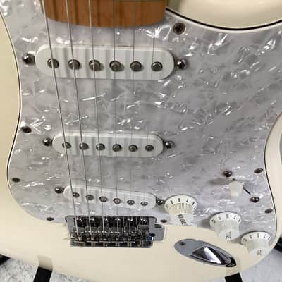Fender MIM Stratocaster 1998 - White image 7