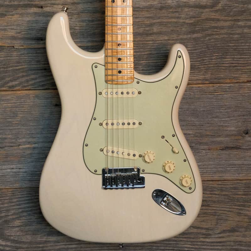 Used Fender 2010 Custom Shop Deluxe Stratocaster - Antique White w/OHSC image 1
