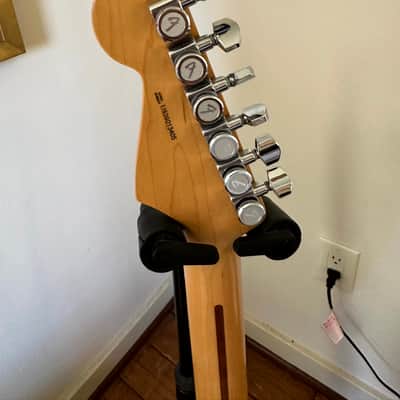 Fender American Stratocaster 2020 - Gloss Black / Locking Tuners / Strap Lock image 13