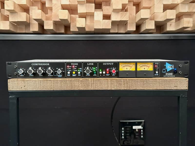 API 2500 Stereo Bus Compressor. API2500. Great condition. image 1