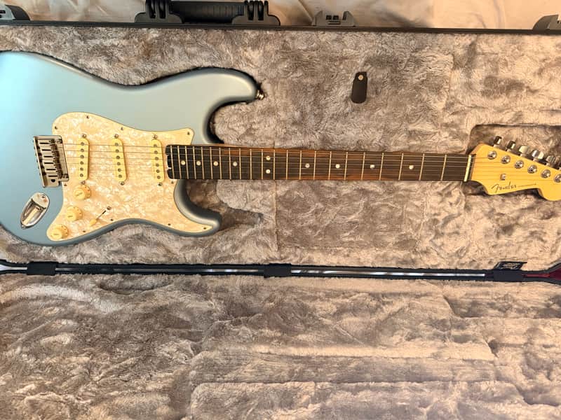 Fender American Elite Stratocaster with Ebony Fretboard 2019 - Satin Ice Blue Metallic