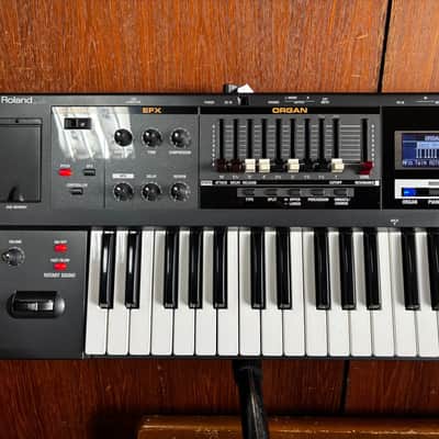 Roland V-Combo VR-09 Live Performance Keyboard w/ 100-240V power supply image 2