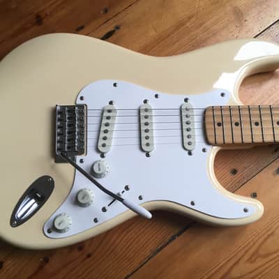 Squier Stratocaster Electric Guitar Made in Korea 1994 CN image 3