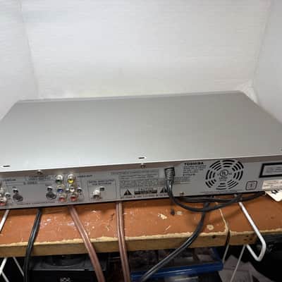 Toshiba D-RW2 DVD Video Recorder D-RW2-S-TU - w Remote Tested On Play AND Record image 8