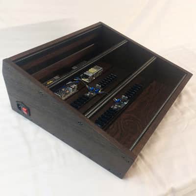 9U / 84hp Eurorack case EVA • Dark oak • Threaded strips • Powered Bild 2