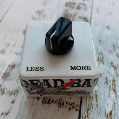 Alchemy Audio "Dead Bat" Dying 9 Volt Battery Simulator Effect Pedal Voltage Sag image 5