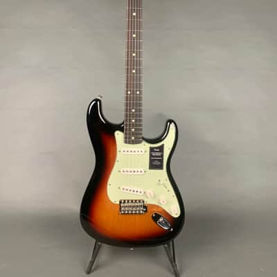 Fender Vintera II ‘60s Stratocaster 2023 - 3-Color Sunburst image 4
