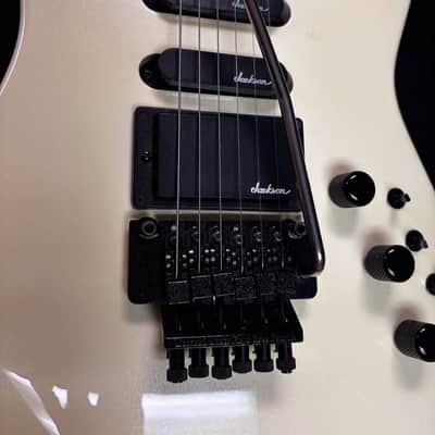 Charvel Model 6 HSS with Rosewood Fretboard 1986 - 1989 - Pearl White image 2