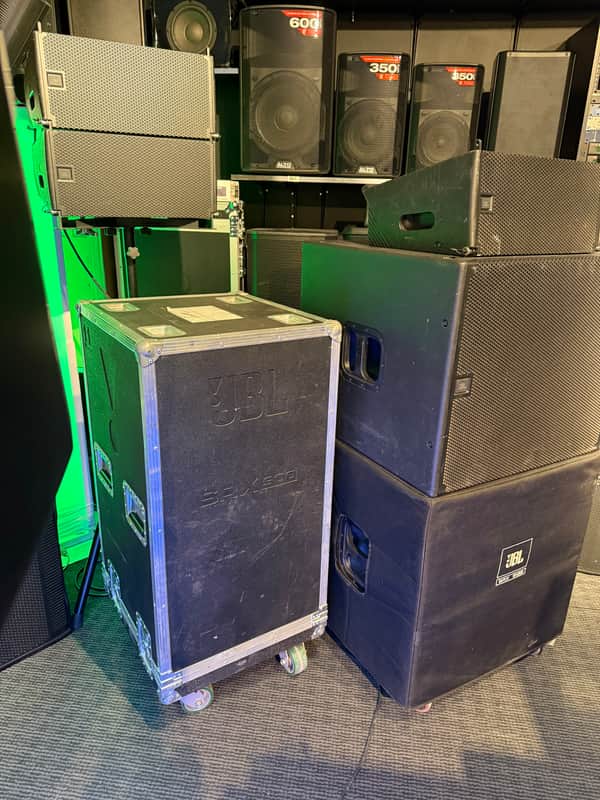 JBL SRX900 KIT Pre owned - very good condition - 30 days warranty -(4) SRX918S with SRX918S-CVR covers  + (4) SRX906LA + (4)JBL SRX900-RC1 + (1) SRX900LA CASE + (2) SRX906LA-BP + (2) VTX-PM image 1