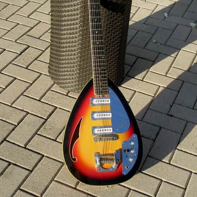Vox Mark XII “Teardrop” 12-string 1968 3-Tone Burst image 2