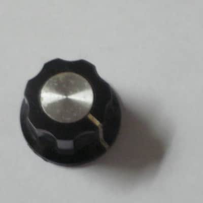 ONE used Toya B-1122 Vintage Boss Pedal Replacement KNOB, JAPAN, 1980s, fits split shaft pot - for OD1,DM2,PH1,CE2&more [NO pot/NO pedal(s)] black hard plastic, top side has silver colored reflector, 1 set screw, center under-side is brass color metal image 17