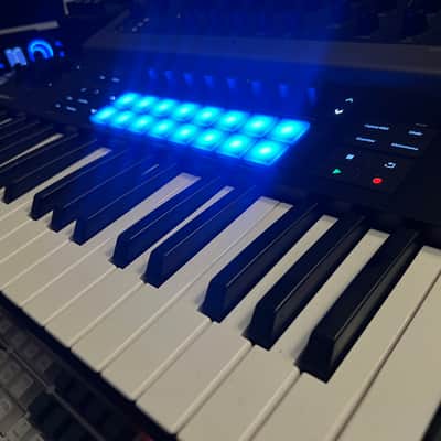Novation Launchkey 37 MKIV MIDI Keyboard Controller 2024 - Present - Black image 2