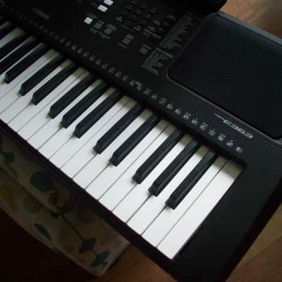 Yamaha PSR-E363 61-Key Portable Keyboard 2017 - Present - Black image 3