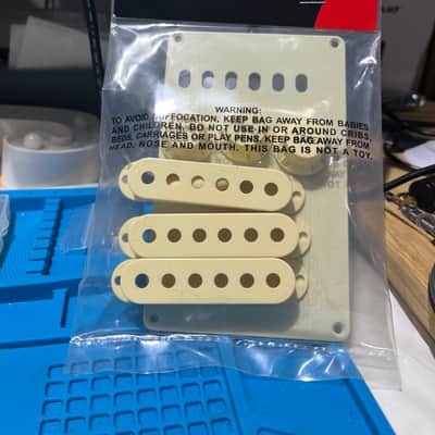 Stratocaster VINTAGE Hand wound 1982 AVRI single coil pickups in loaded 5-way pickguard image 19