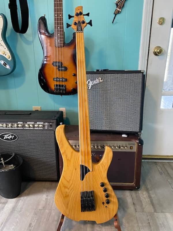 Lightwave C4 Classica Fretless Bass mid-2000 Natural image 1