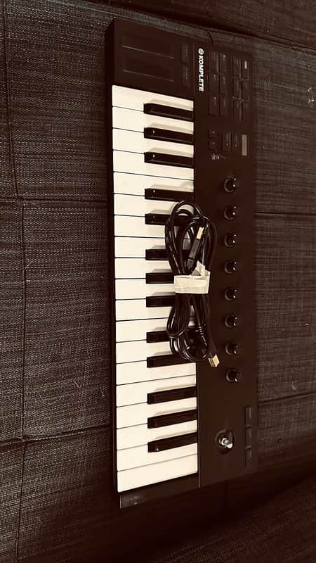 Native Instruments Komplete Kontrol M32 2019 - Black image 1